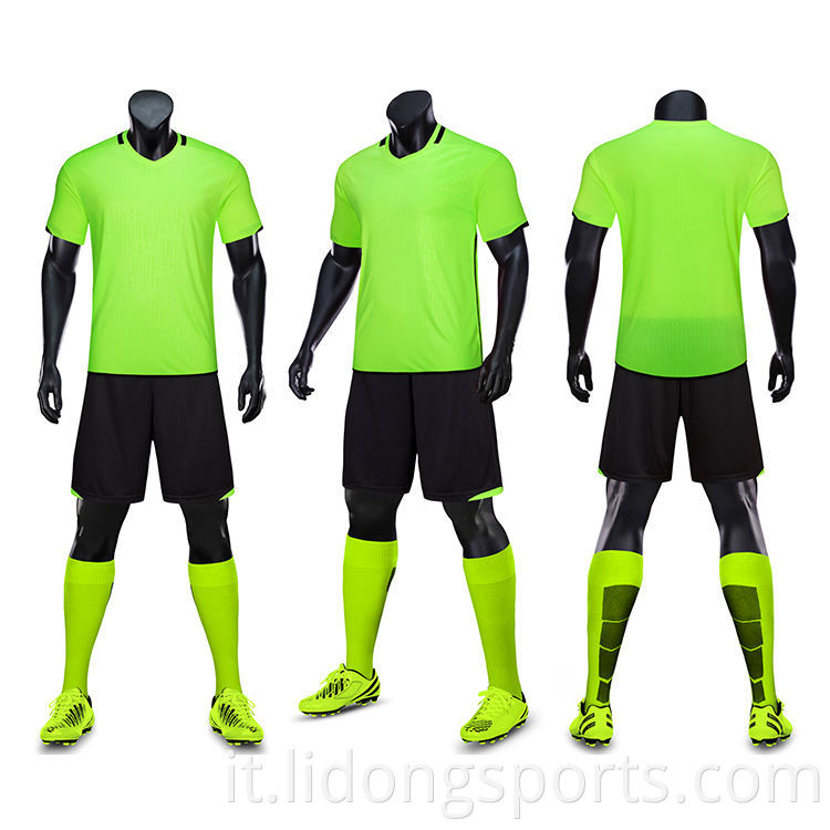 Produttore all'ingrosso sport usura calcio poliestere giovane calcio usura set da calcio jersey set bianco